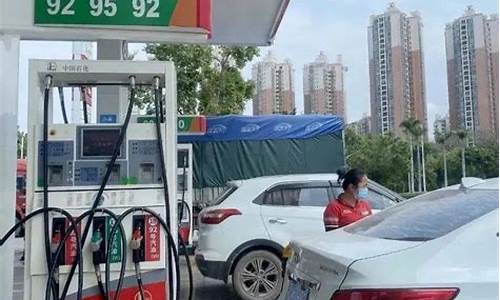 国际油价飙升_国际油价继续下调