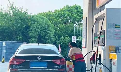 查一下今天的油价_今天油价哪里便宜