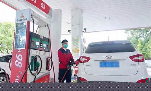 中国柴油和汽油的销量_中国汽油柴油价高